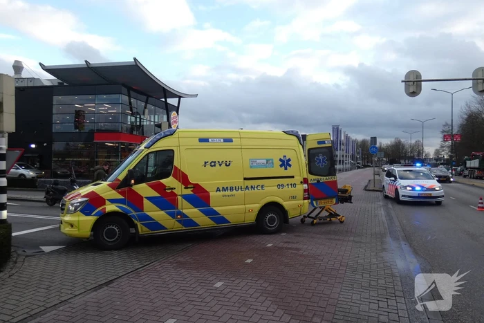 Scooterrijder gewond na aanrijding met auto