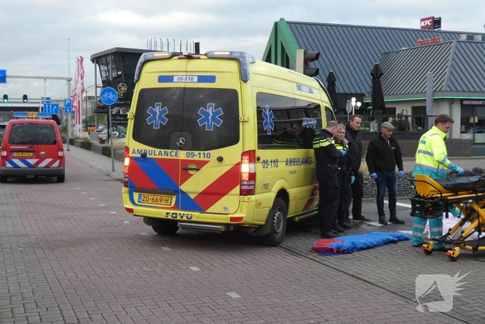 Scooterrijder gewond na aanrijding met auto