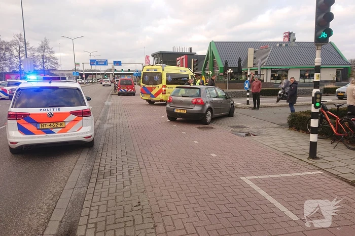 Scooterrijder gewond na aanrijding met auto