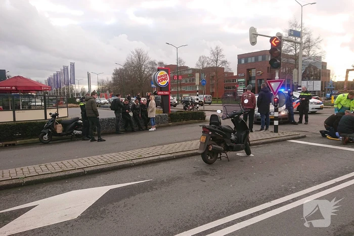 Scooterrijder gewond na aanrijding met auto