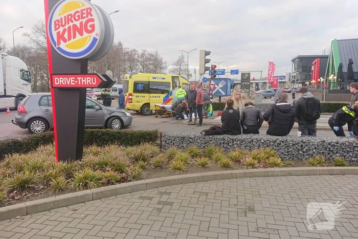Scooterrijder gewond na aanrijding met auto