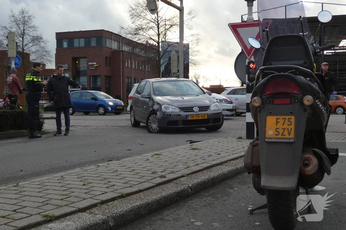 Scooterrijder gewond na aanrijding met auto