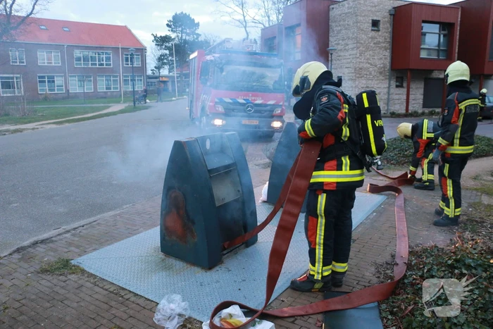 Veel rook bij brand in ondergrondse container