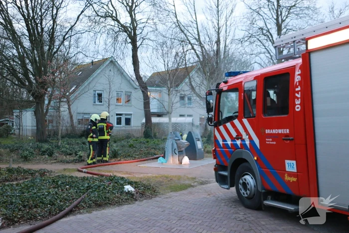 Veel rook bij brand in ondergrondse container