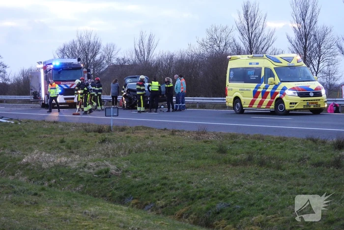 Flinke schade na crash tegen vangrail