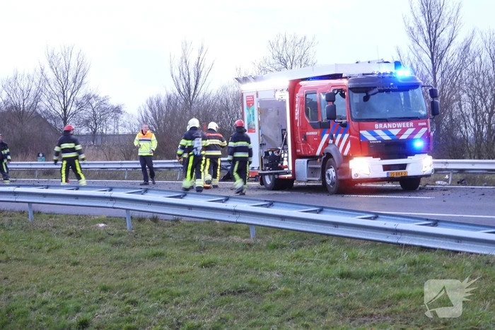 Flinke schade na crash tegen vangrail