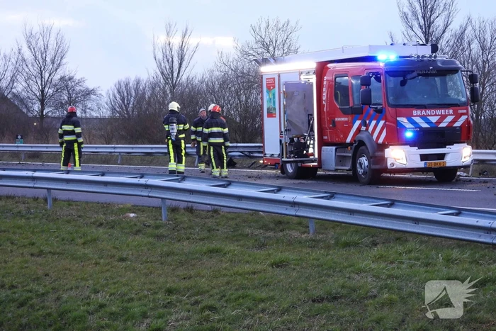 Flinke schade na crash tegen vangrail