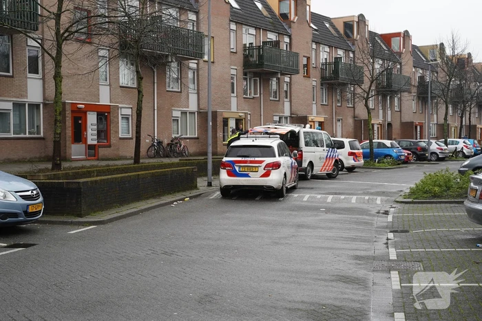 Moeder (24) en kind (2) onder bedreiging van vuurwapen overvallen
