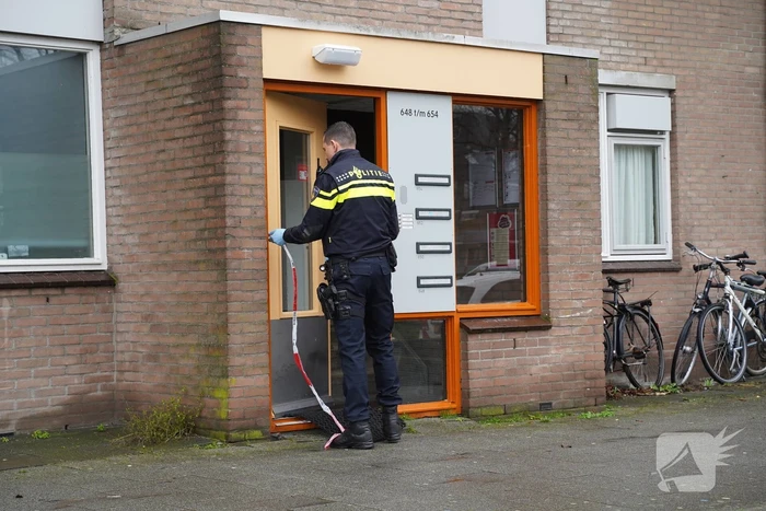 Moeder (24) en kind (2) onder bedreiging van vuurwapen overvallen