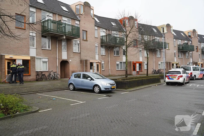 Moeder (24) en kind (2) onder bedreiging van vuurwapen overvallen