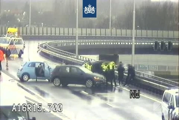 Meerdere auto's botsen op Terbregseplein, verbindingsweg dicht