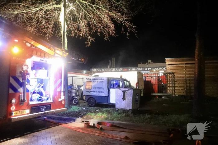 Veel rook bij brand in palingrokerij