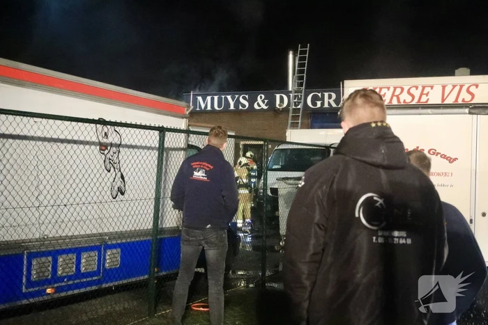 Veel rook bij brand in palingrokerij