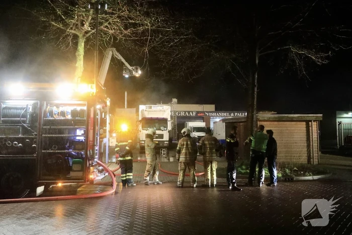 Veel rook bij brand in palingrokerij