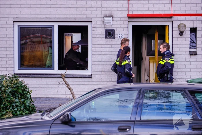 Overleden persoon aangetroffen na brand in woning