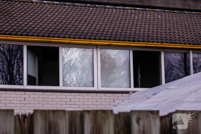 Overleden persoon aangetroffen na brand in woning