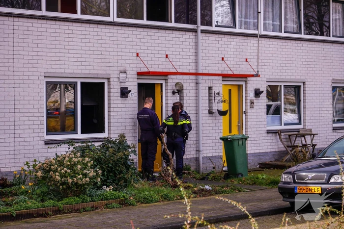 Overleden persoon aangetroffen na brand in woning