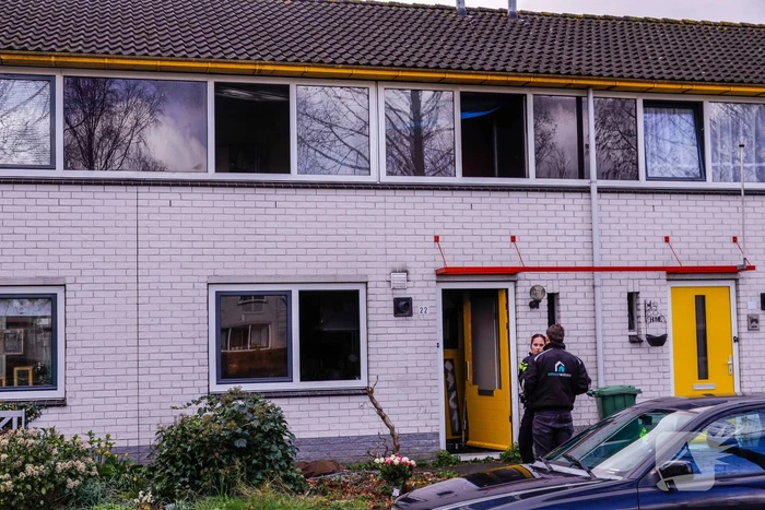 Overleden persoon aangetroffen na brand in woning