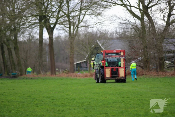 Grote inzet hulpdienst voor gewonde man in bosgebied