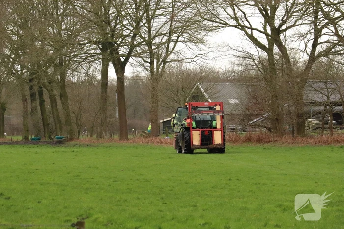 Grote inzet hulpdienst voor gewonde man in bosgebied