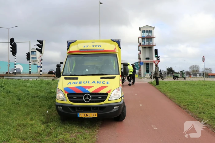 Racefietser gewond na botsing met scooter