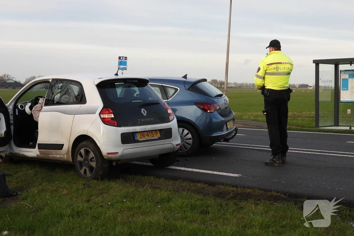 Provincialeweg dicht na aanrijding