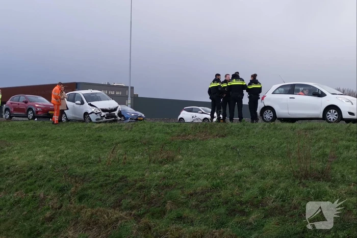 Veel schade bij kop-staartbotsing op snelweg