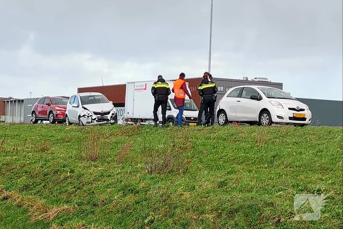 Veel schade bij kop-staartbotsing op snelweg