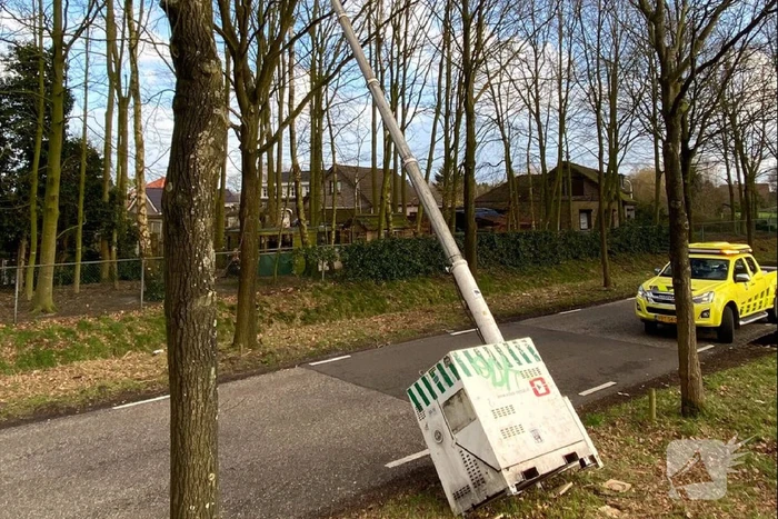 Mobiele cameramast A58 omgewaaid