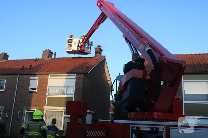 Veel rook bij schoorsteenbrand