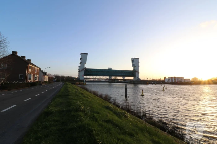 Hollandsche IJsselkering gesloten door hoog water
