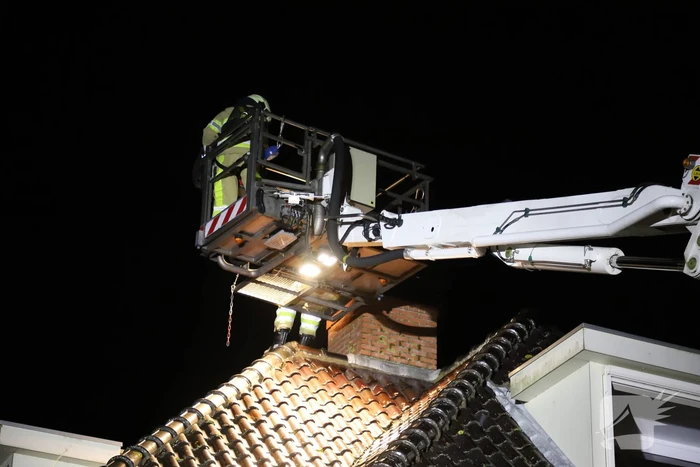 Brand in schoorsteen snel onder controle