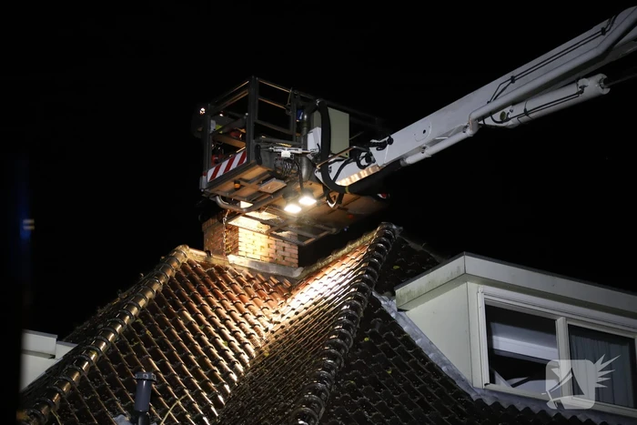 Brand in schoorsteen snel onder controle