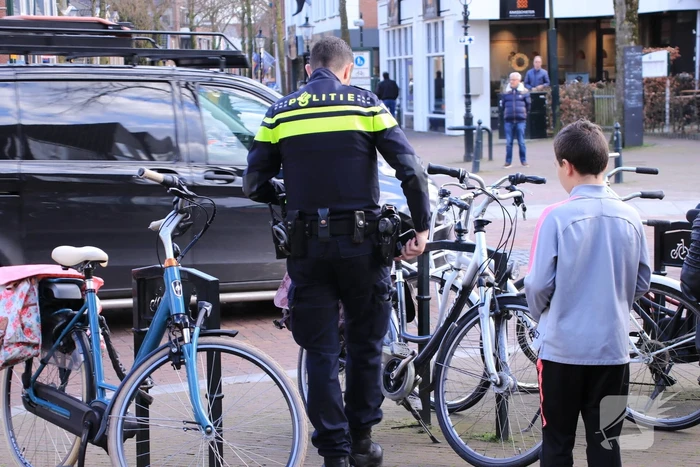 Fietser komt in botsing met auto
