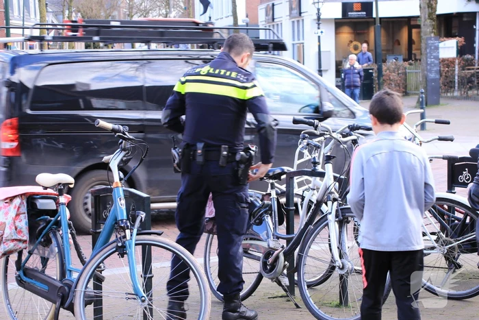 Fietser komt in botsing met auto