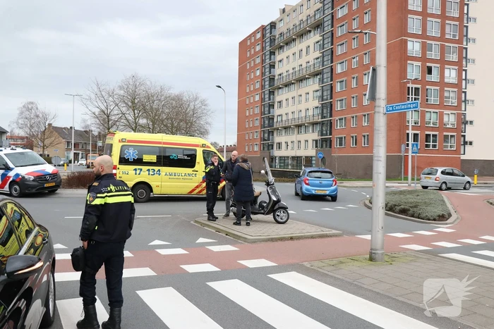 Scooterrijder in botsing met auto