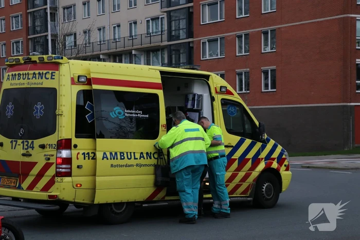 Scooterrijder in botsing met auto