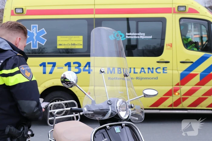 Scooterrijder in botsing met auto