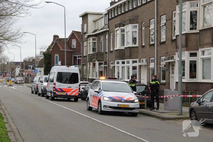 Man zwaargewond na steekpartij in woning