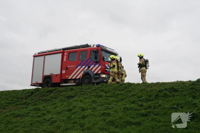 Auto in weiland volledig uitgebrand