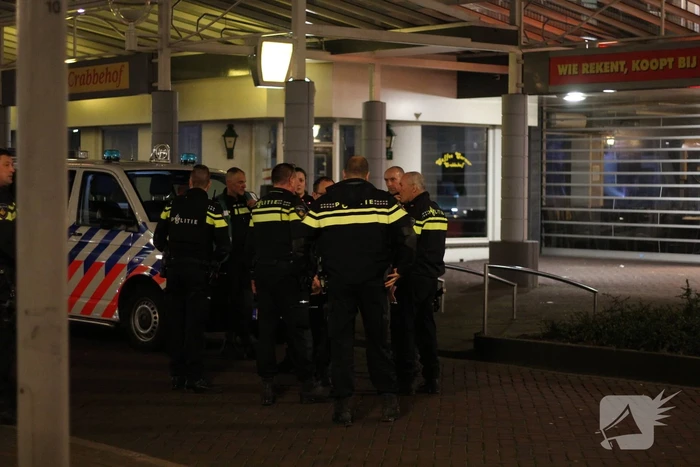 Man en vrouw worden beschoten en raken zwaargewond
