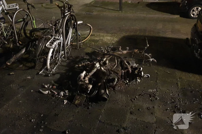 Scooter verwoest door brand