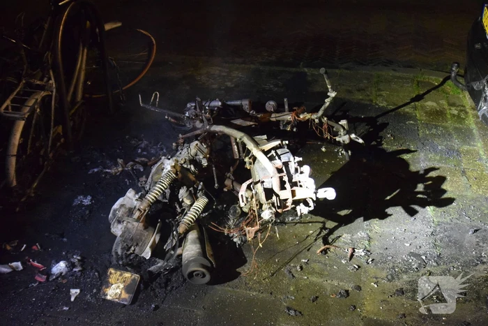 Scooter verwoest door brand