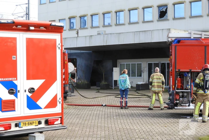 Voormalig pand Getronics Data Centre vol rook