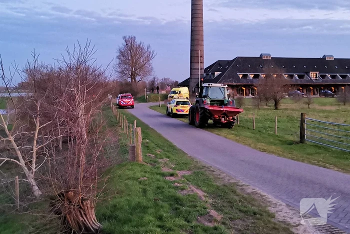 Meisje dreigde de Nederrijn in te gaan