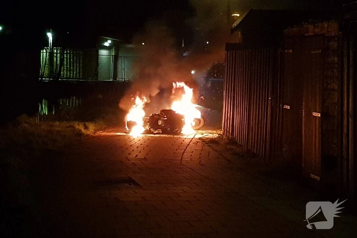 Scooter gaat in vlammen op