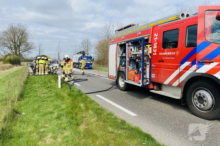 Audi vliegt tijdens rijden spontaan in brand
