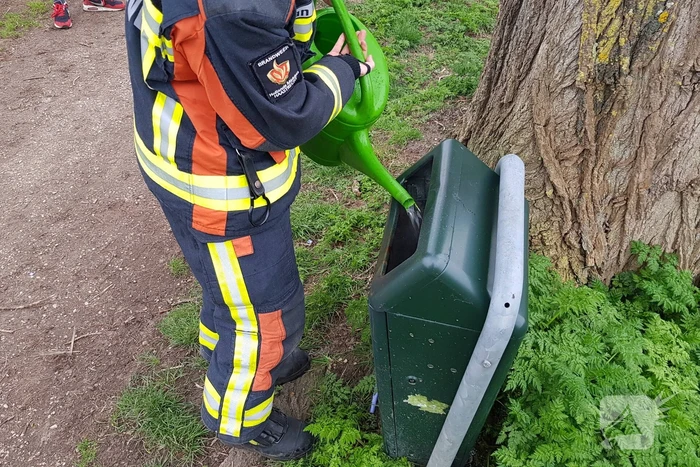 Prullenbak in brand