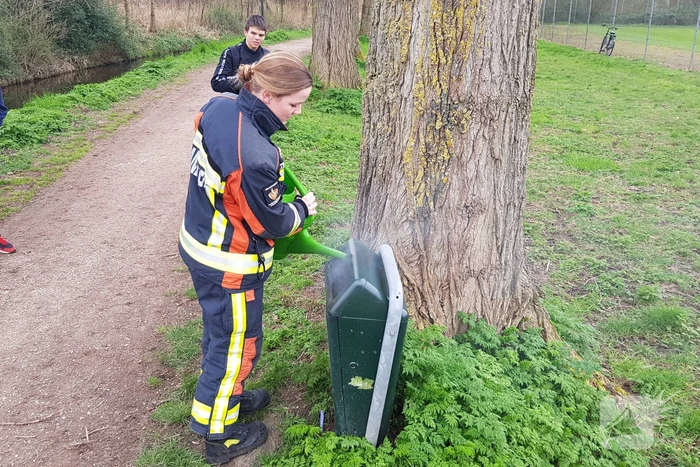 Prullenbak in brand