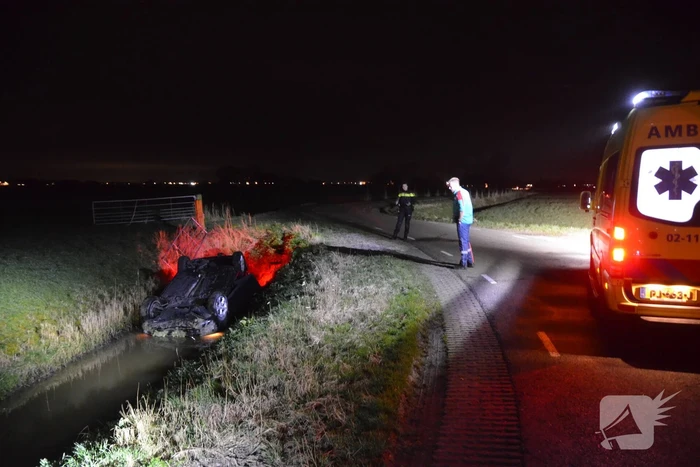 Auto op de kop te water